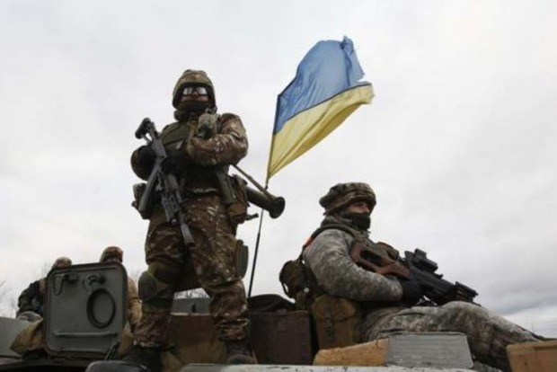 На Донбассе боевики совершили 36 обстрелов в пятницу, ранены два бойца ВСУ