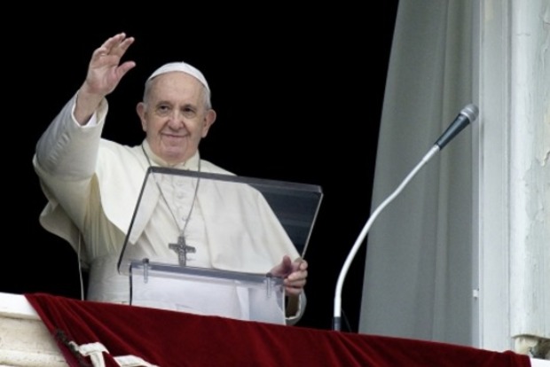 Папа римский запретил священникам благословлять однополые союзы