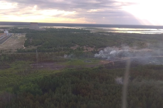 Спасателям пока не удалось полностью погасить пожар в Чернобыльской зоне