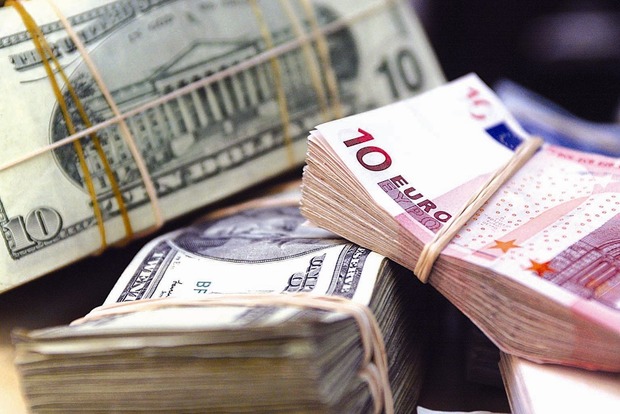 Нацбанк смягчил ограничения по снятию с валютных депозитов со 100 до 250 тыс. грн.
