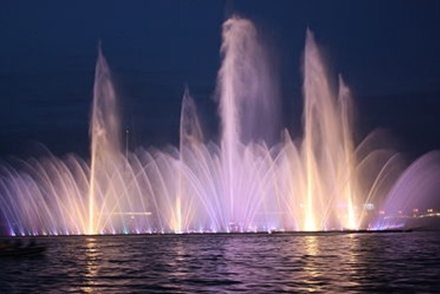 Завтра заработает самый большой фонтан Киева