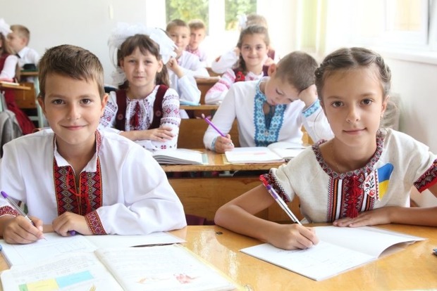 Даремно скандалили: нацменшини і далі вивчають українську як іноземну