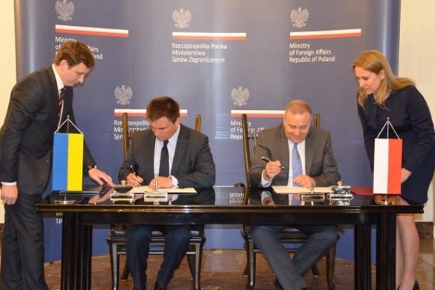 Главы МИД Украины и Польши договорились содействовать работе историков обеих стран