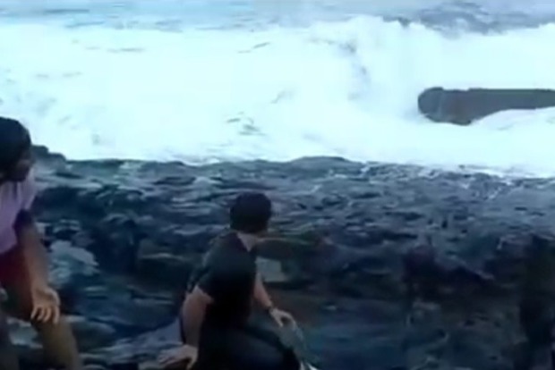 Смерть на Гоа: Турист расстался с жизнью, встречая рассвет на берегу океана. Видео
