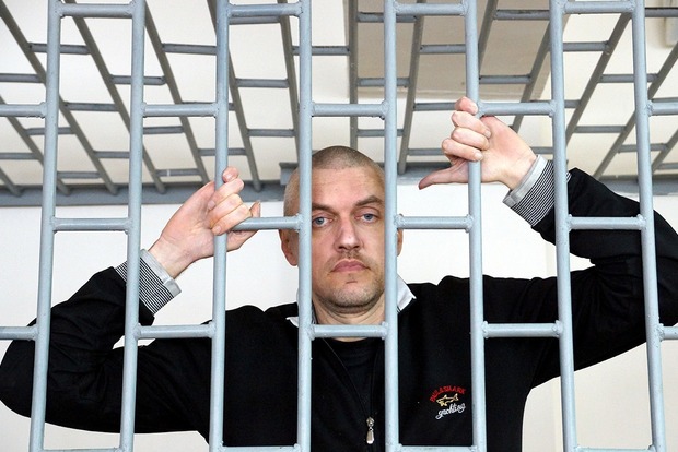В Москве начали рассматривать апелляцию на приговор Карпюка и Клыха. Их держат в клетке в Грозном