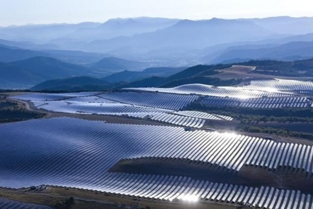 В Китае построят крупнейшую в мире солнечную электростанцию
