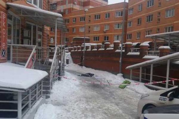 В Киеве женщина выбросила в окно кота, ребенка и выпрыгнула сама