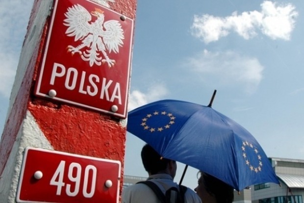 Еврокомиссия запустила процедуру санкций против Польши