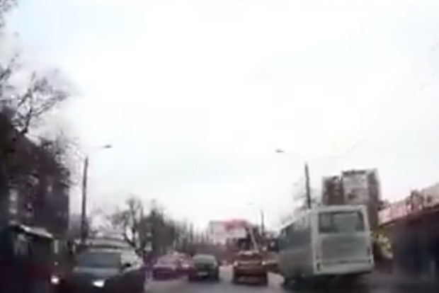 В Одесі порушник ПДР влаштував перегони на викраденому авто
