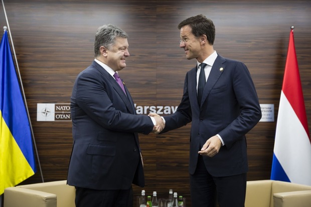 Порошенко призвал Нидерланды принять ответственное решение по Соглашению об ассоциации Украины и ЕС