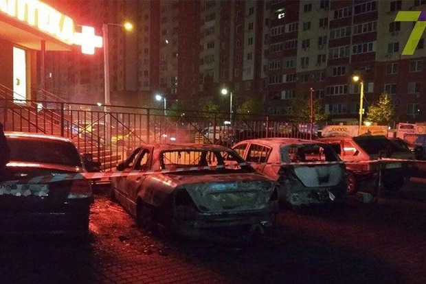 Поліція назвала несподівану версію підпалів машин в Одесі