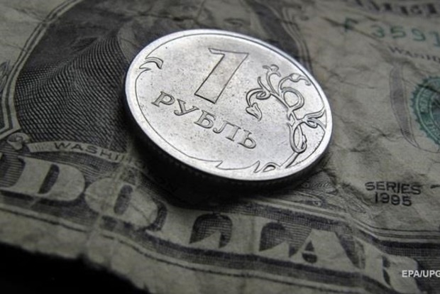 Російський рубль знову рекордно впав