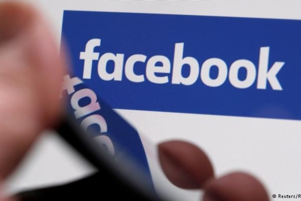 В США хотят обязать сообщать пароли к соцсетям при въезде в страну
