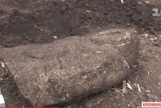 Знахідка національного значення: тракторист знайшов третю скульптуру скіфської баби