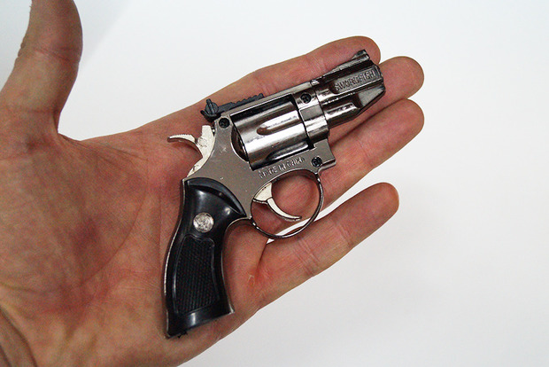 В Одесі чоловік здійснював пограбування, погрожуючи пістолетом-запальничкою