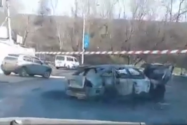 Прямо посреди дороги в Киеве сгорел дотла автомобиль