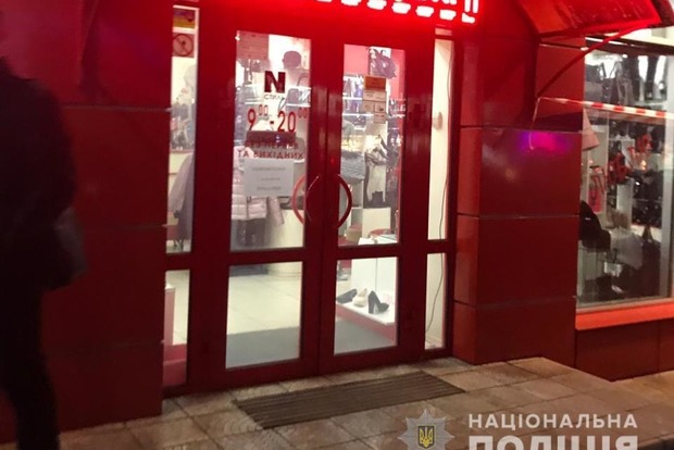 Зухвале пограбування під Києвом: автоматники напали на ювелірний магазин