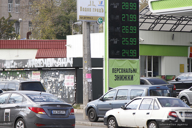 До кінця листопада вартість бензину на АЗС значно зросте