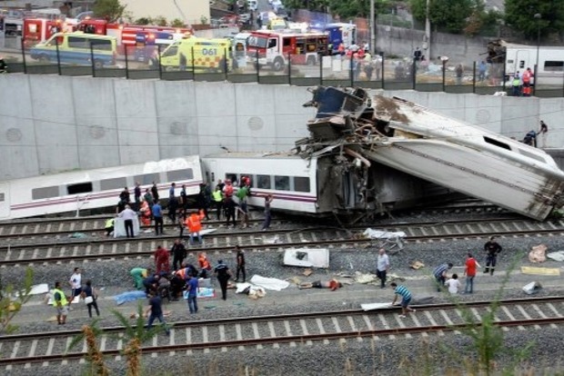 В Испании поезд сошел с рельс: есть погибшие