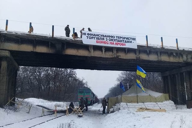 Суд в Луганской области арестовал тепловоз, которым блокировали железную дорогу