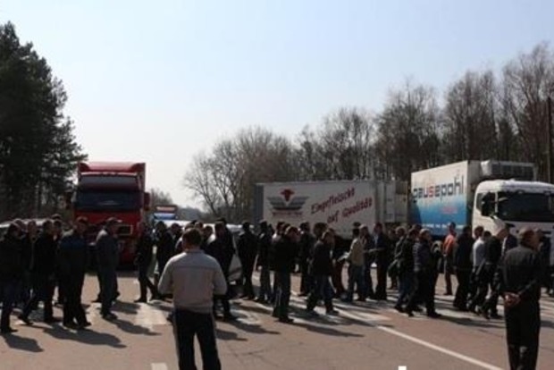 На Волыни бастующие шахтеры перекрыли дорогу Ковель-Львов, часть поедет митинговать под АП
