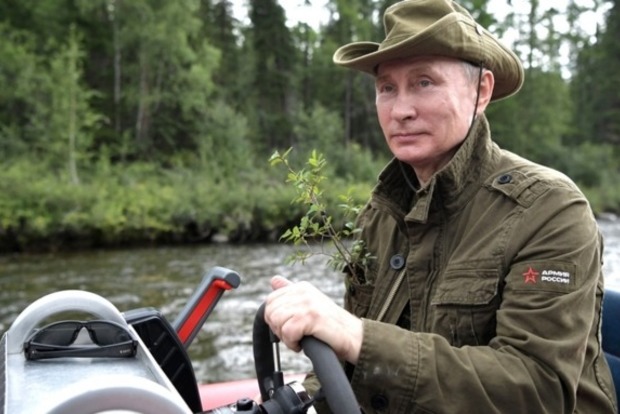Своє одягнути соромно. Путін носить американські куртки з російськими лейблами