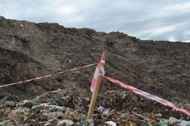 На Грибовицькому сміттєзвалищі призупинили пошуки зниклого комунальника