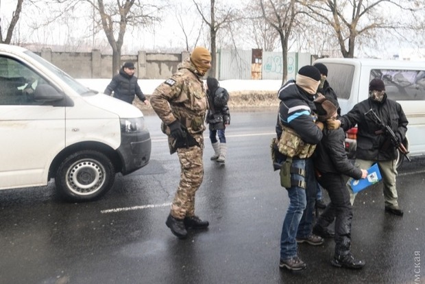 В Одессе столкновения между СБУ и местными жителями, одного увезла скорая