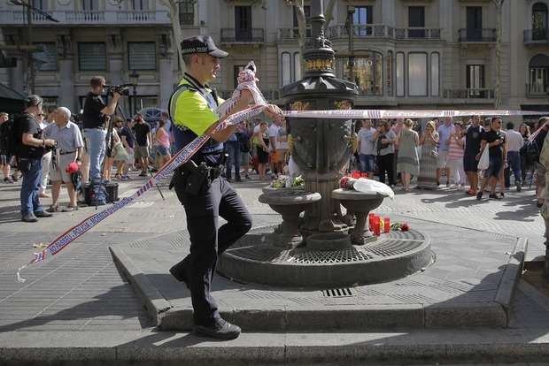 Полиция застрелила мужчину с поясом смертника в провинции Барселона