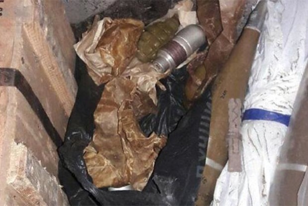 На Донбасі у схованці знайдено 10 гранатометів і майже три тисячі патронів