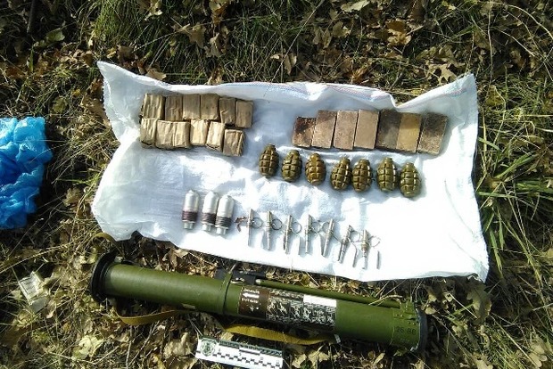 СБУ в схованці на Дніпропетровщині знайшла цілий арсенал зброї