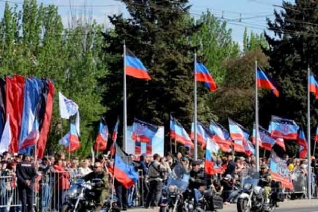 Боевики в Донецке на акцию согнали бюджетников