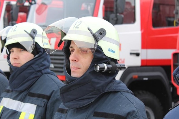 Луганским спасателям передали современную пожарную технику