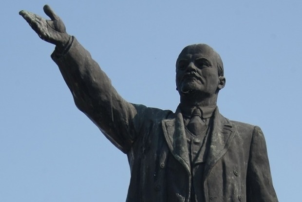 МИД РФ рекомендовал Украине сохранить хоть один памятник Ленину - «основоположнику украинизации»