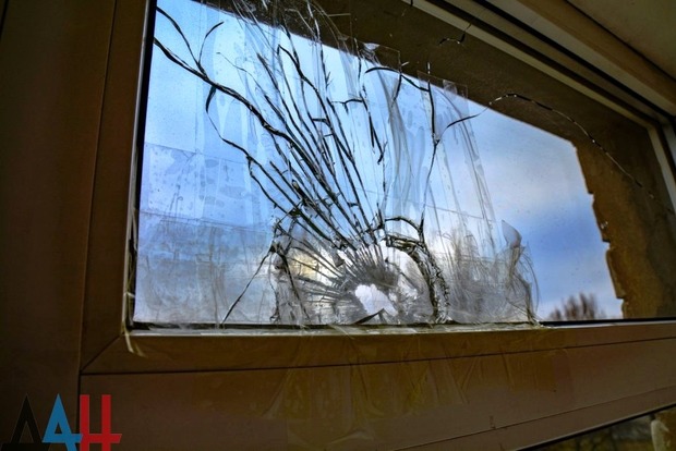 Школа-интернат на Донбассе попала под обстрел