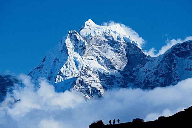 Двоє альпіністів, які підкорили Еверест, загинули під час спуску з вершини