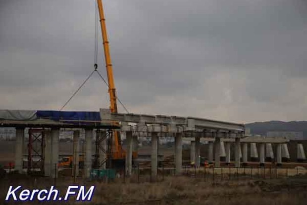 Появились новые фото со строительства путинского моста в Крыму
