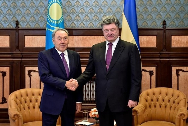 Порошенко и Назарбаев обсудили, как обойти российское эмбарго