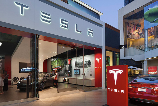 Tesla без попередження звільнила декілька сотень працівників 
