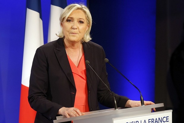Марин Ле Пен лишили неприкосновенности после твита про ИГИЛ