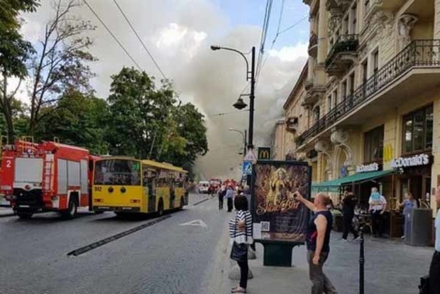 Масштабный пожар в центре Львова, город окутан дымом