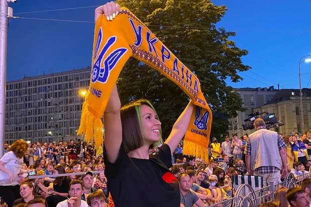 Сборная Украины подарила море радости болельщикам. По сети ходят видео реакции на победу