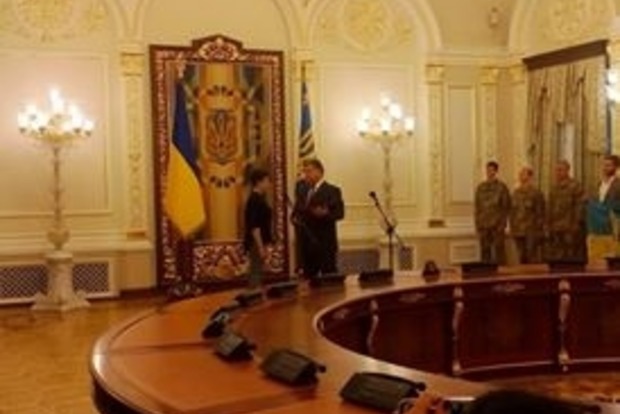 Савченко вручили награду «Герой Украины»
