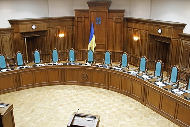 Рада розглядає законопроекти про реформу КСУ. В одному пропонується зарплата судді - близько 300 тис.грн