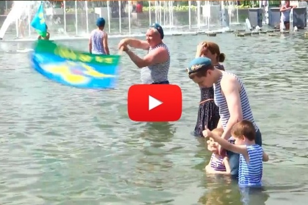 «День купания в фонтанах» в московском парке Горького закончился трагедией (видео)