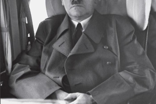 Охоронець Гітлера у своїй книзі описав подробиці смерті фюрера