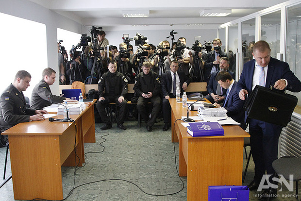 Суд по Януковичу перенесли: адвокаты беглого укатили в Москву 