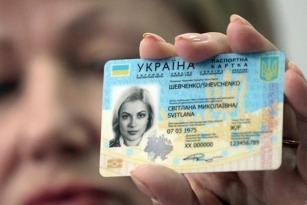 Прописанные в Крыму и на Донбассе украинцы получат биометрический паспорт после спецпроверки