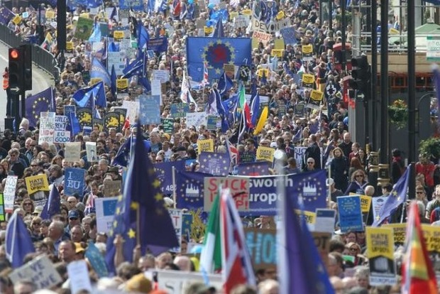 В Лондоне десятки тысяч людей протестовали против Brexit