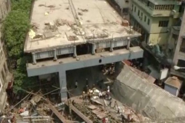 У Калькутті стався обвал естакади: 14 загиблих, понад 70 поранених